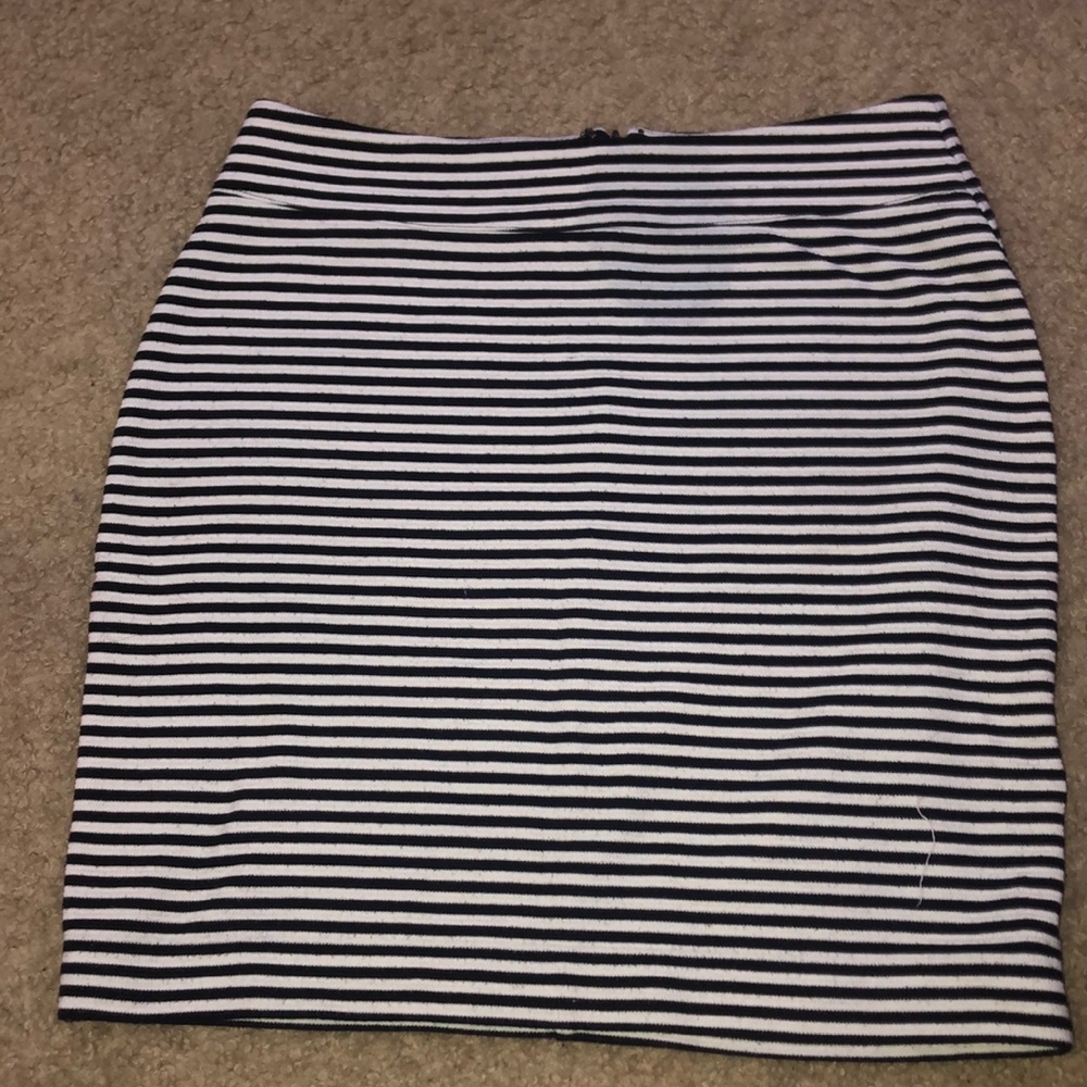 Gap skirt